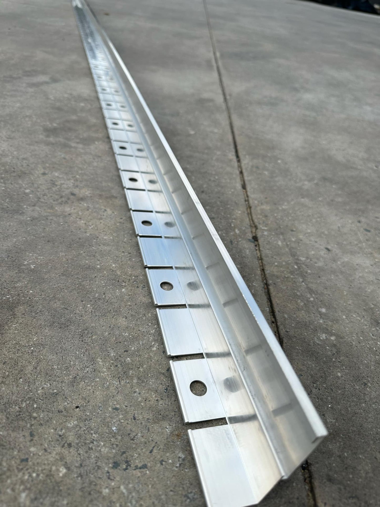 Aluminium edging