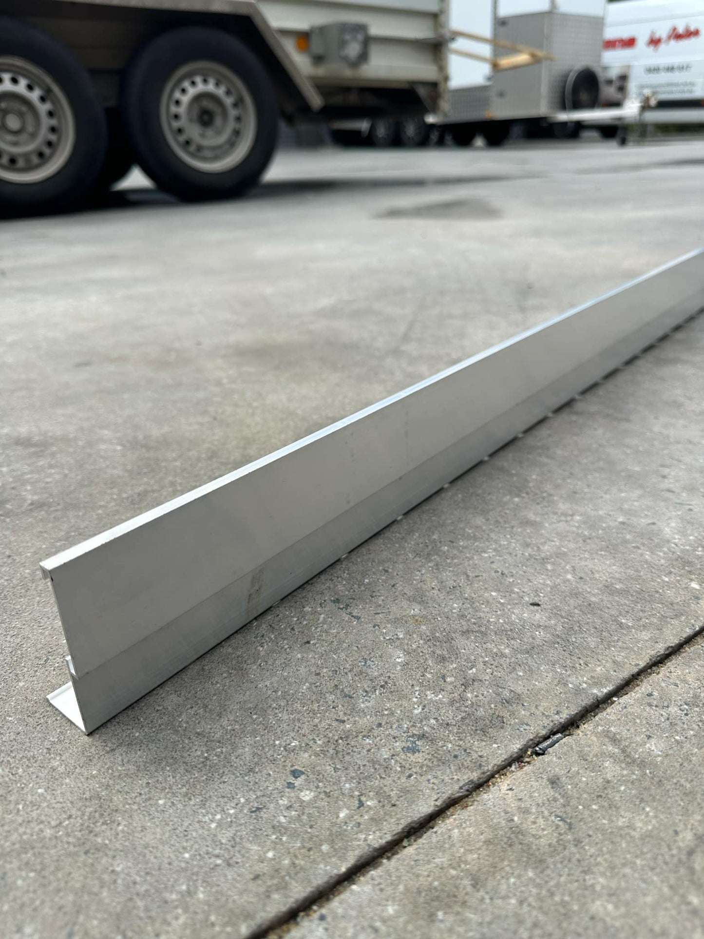 Aluminium edging