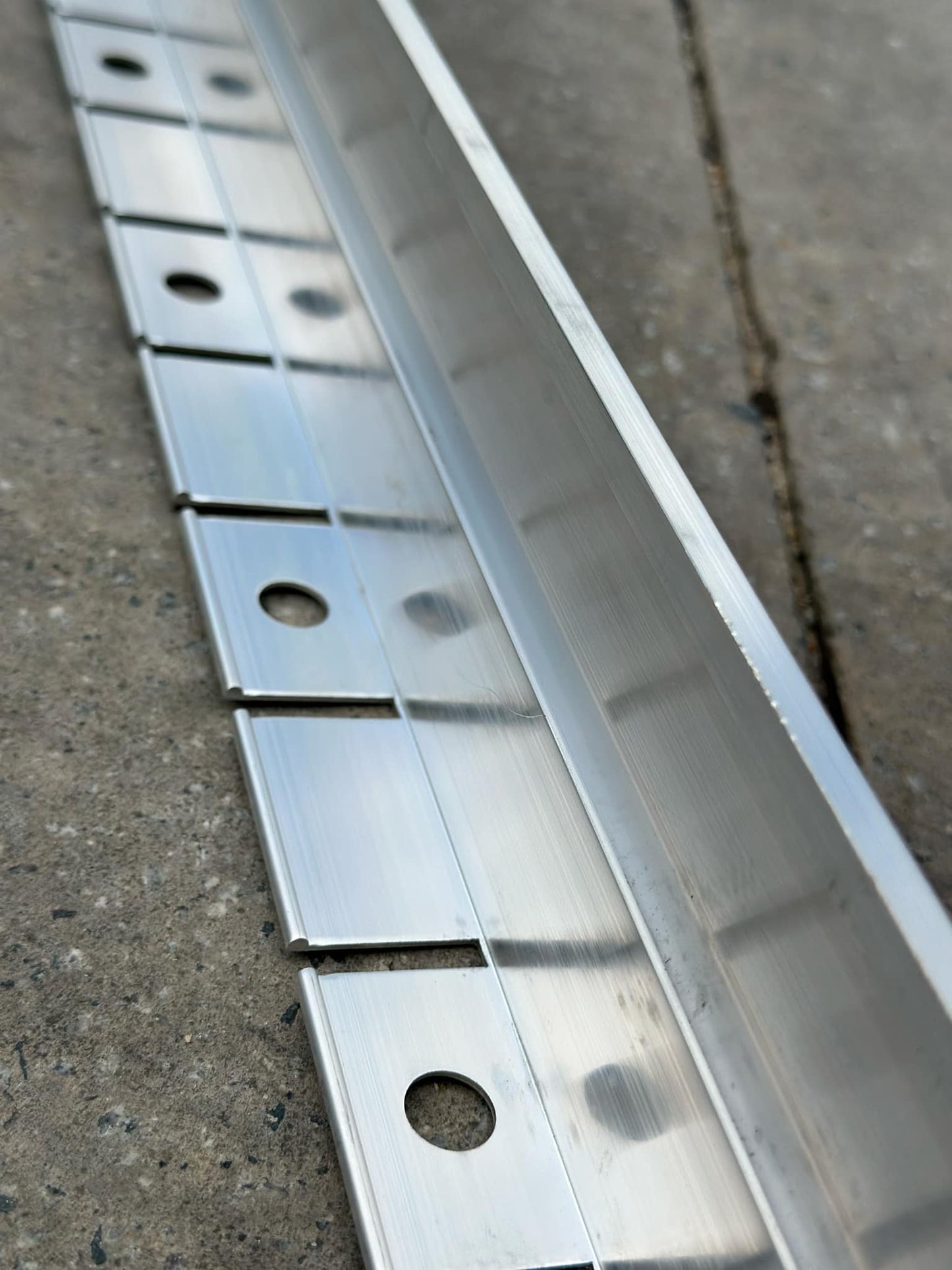 Aluminium edging