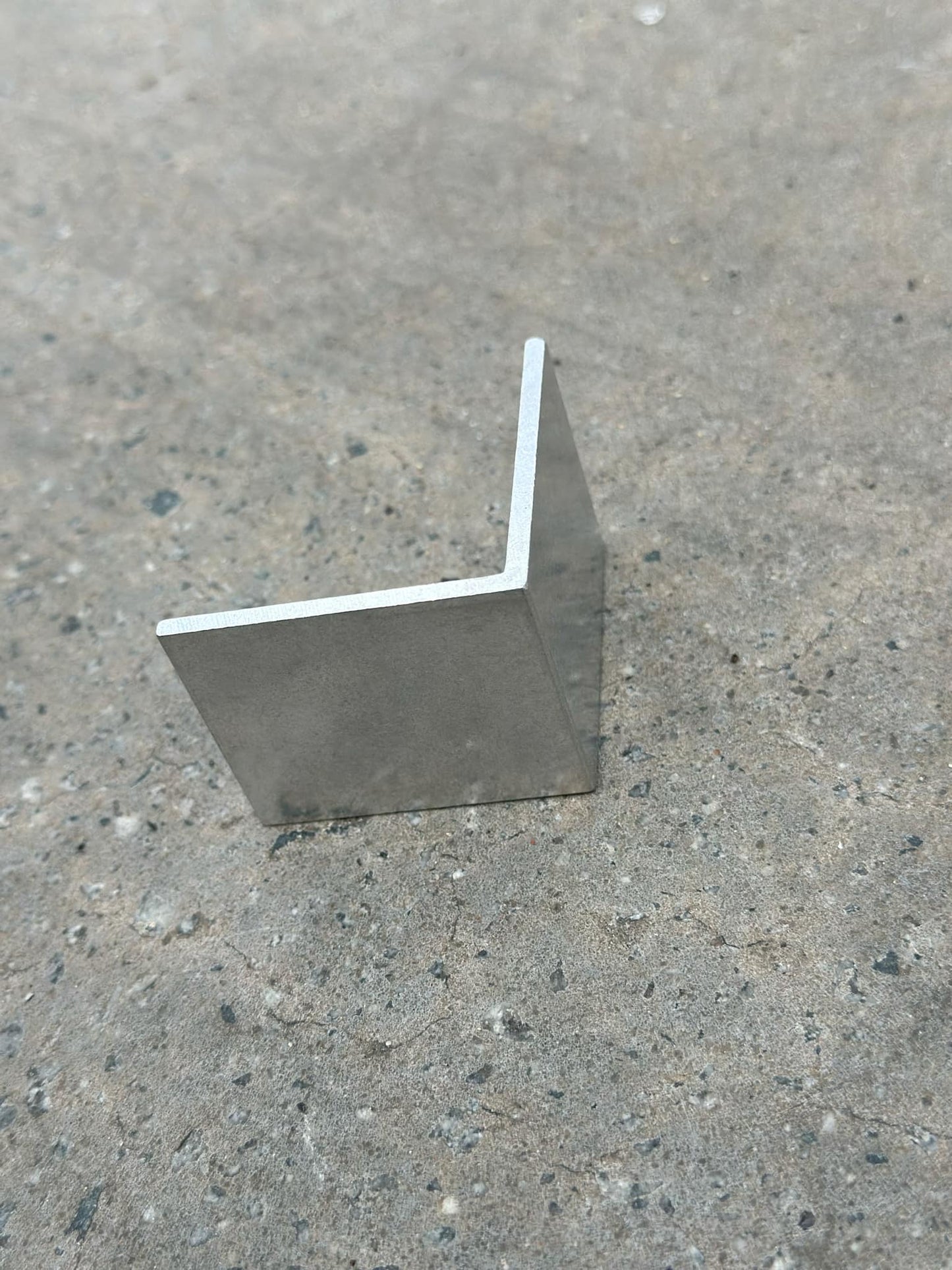Aluminium edging