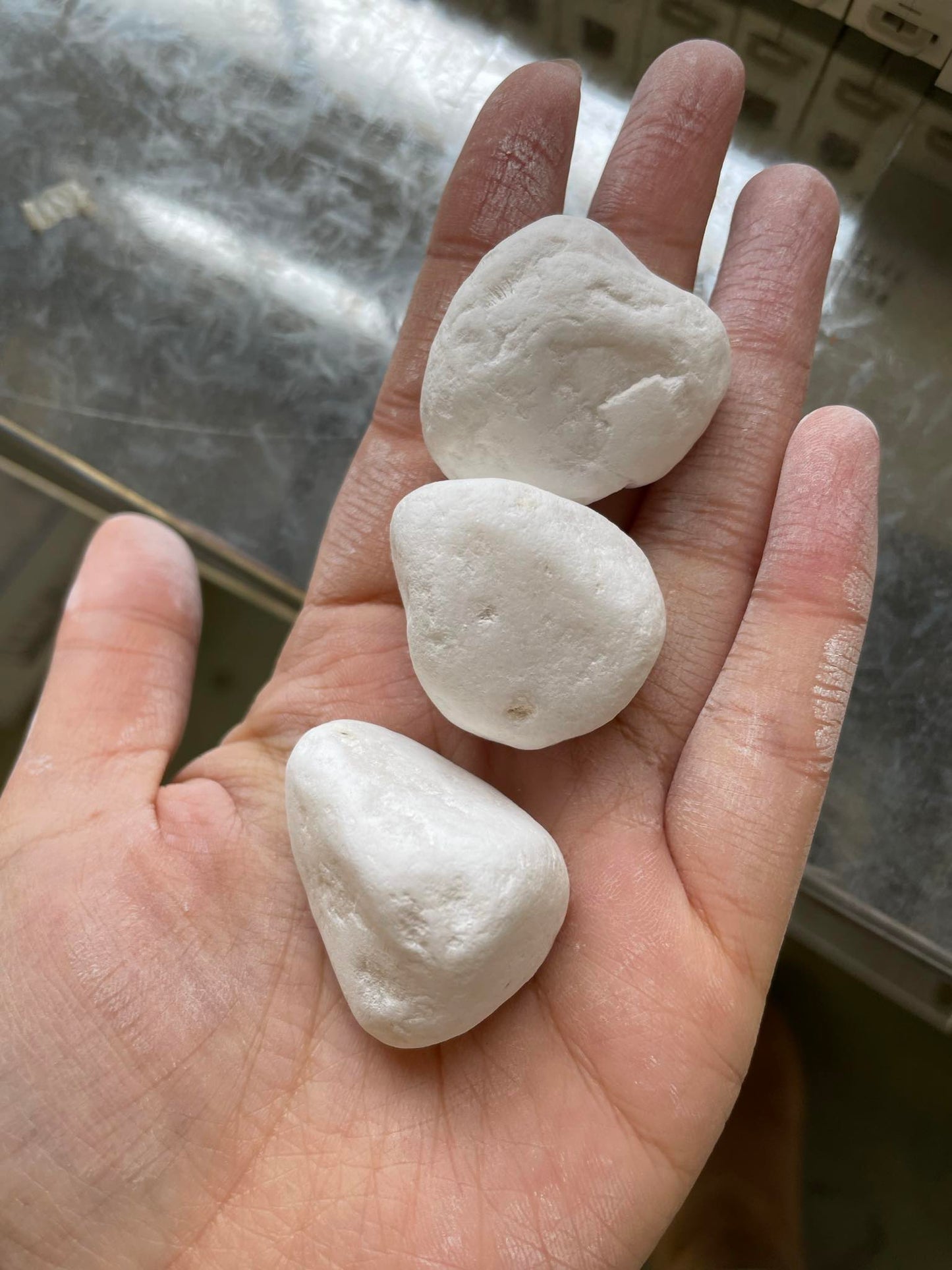 White stone pebbles 20kg